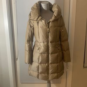 Fabulous NWT Down Feather Puffer Zara mid length coat SZ L more like M outerwear